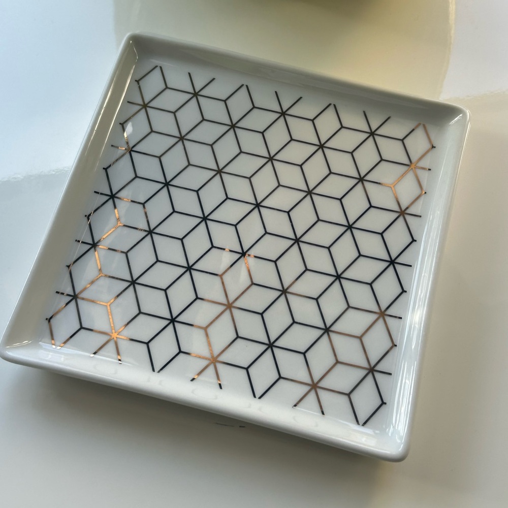 Modani Geometric Patterned Square Plates - Picture 2 of 6